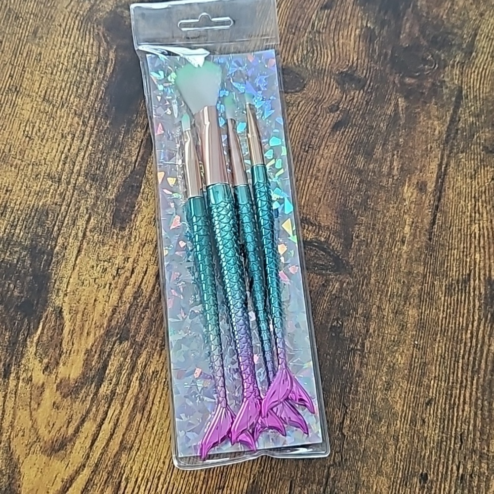 Makeup Brush Set, Mermaid Tail, 4 Pieces